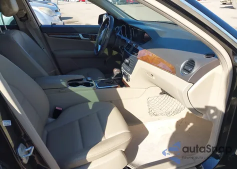 2013 Mercedes-Benz C 250 Sport из США, поврежденный, VIN WDDGF4HB7DA838039